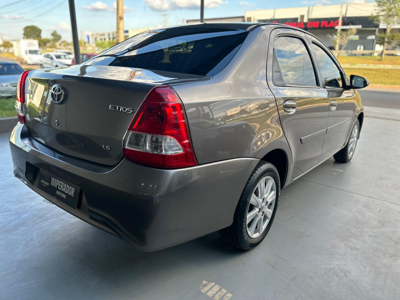 Toyota Etios Sedan X Plus 1.5 2019/19