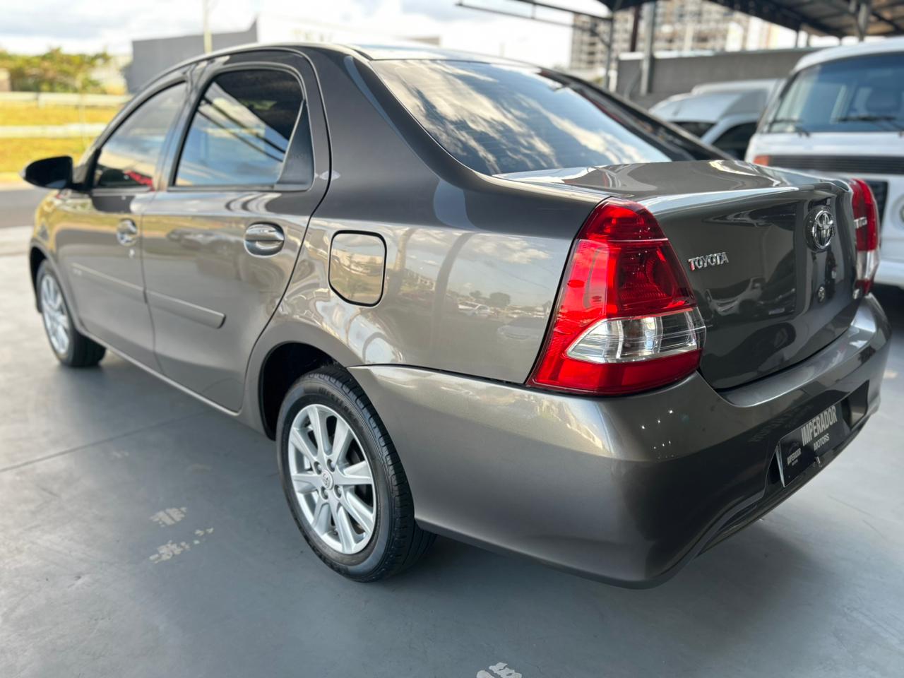 Toyota Etios Sedan X Plus 1.5 2019/19